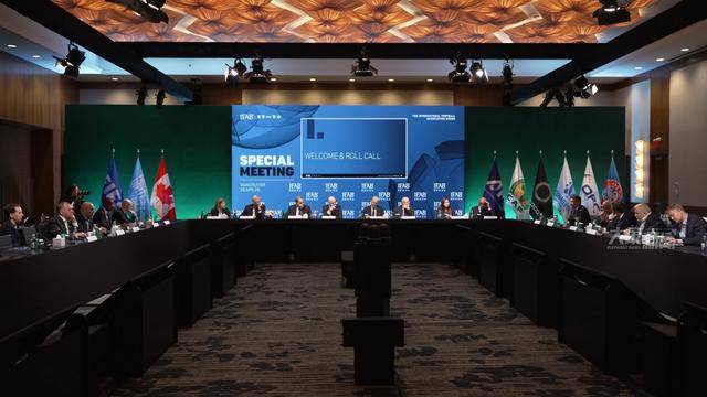 开云网址 -FIFA新规落地 球员捂嘴讲话可被(bèi)红牌直接罚下