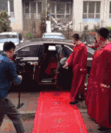 【趣图】大丈夫就是要能屈能伸!