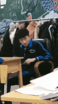 【趣图】大丈夫就是要能屈能伸!