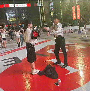 【趣图】大丈夫就是要能屈能伸!